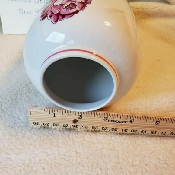 TIFFANY & CO PORCELAIN  VASE - Picture 4 of 6